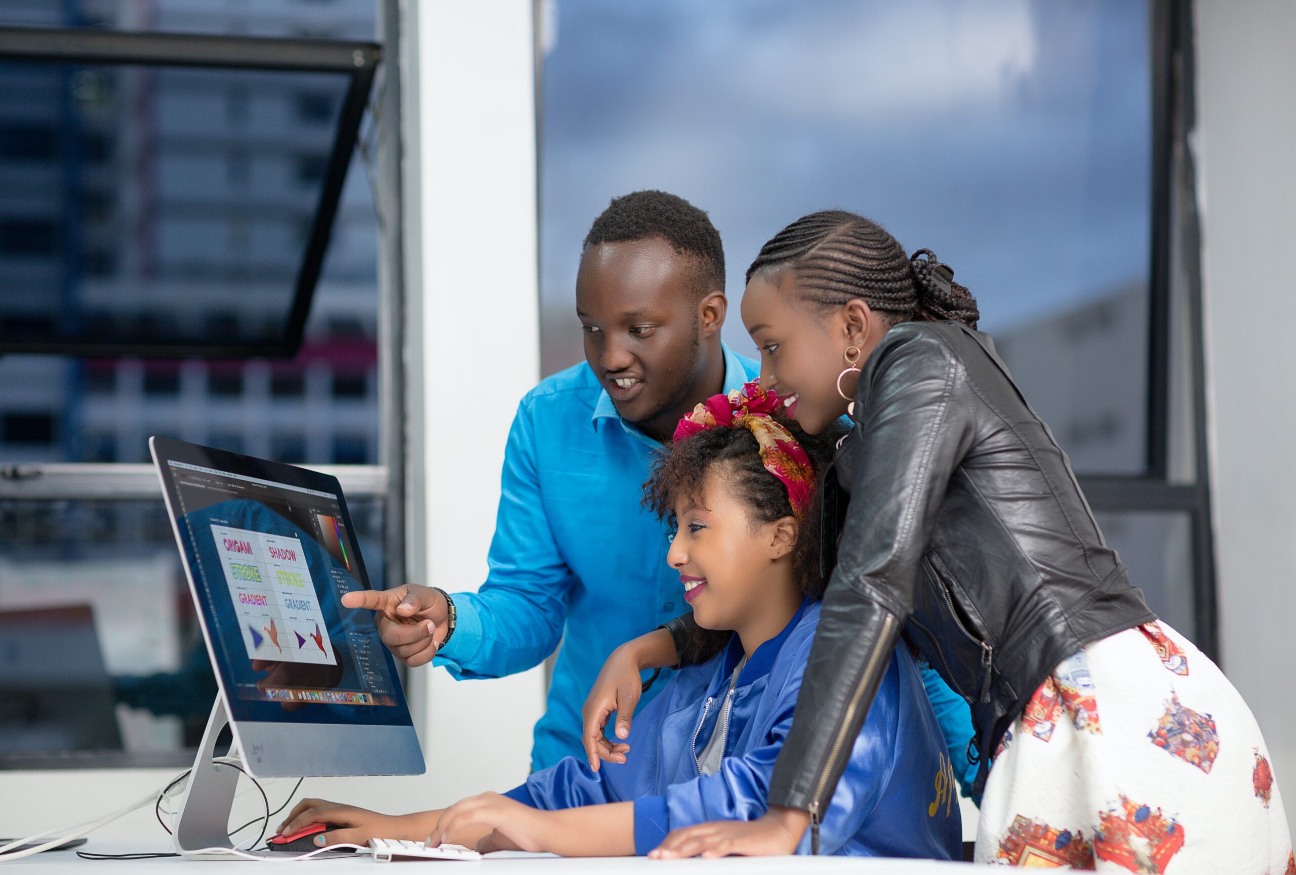 employees-looking-at-computer